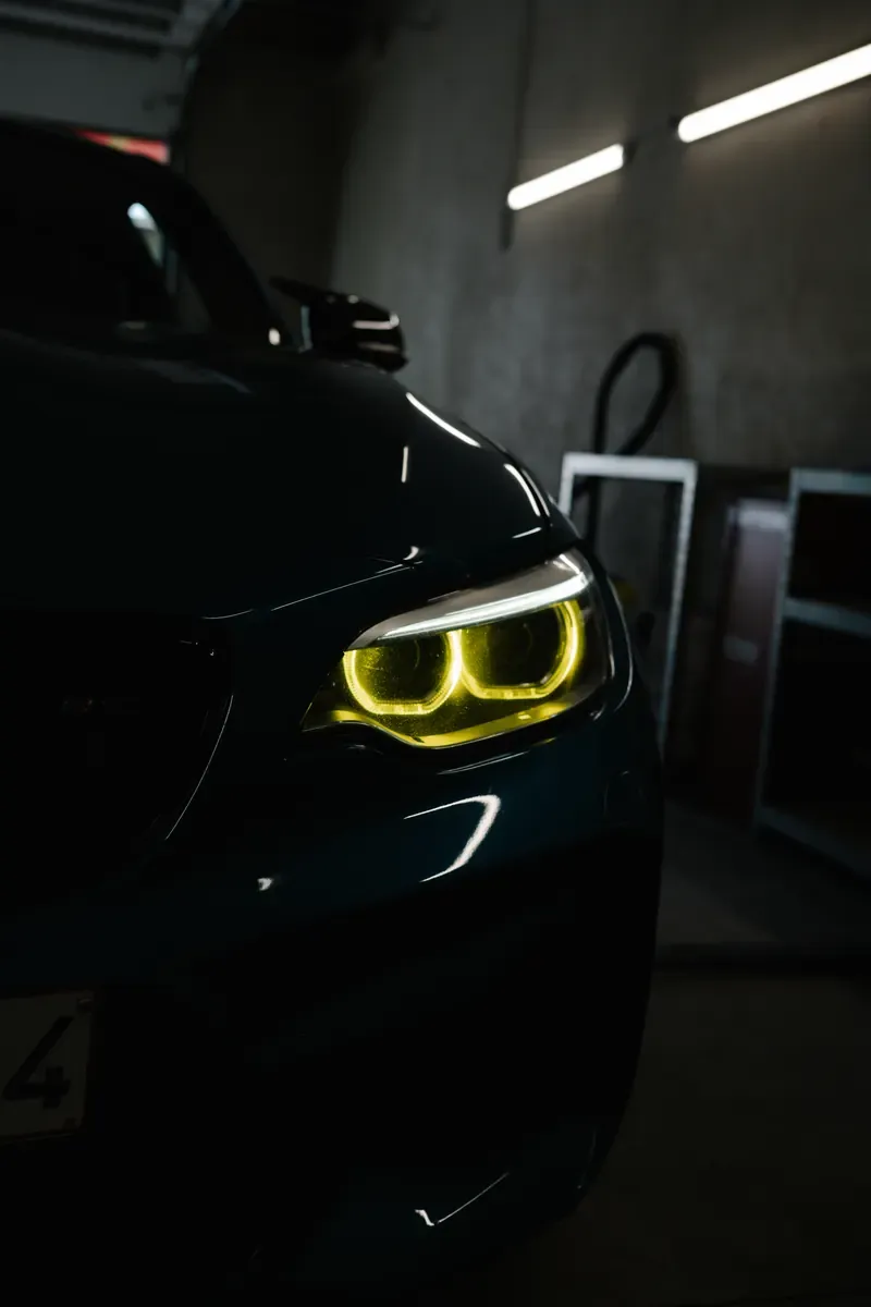 Détail d'optique avant en atelier